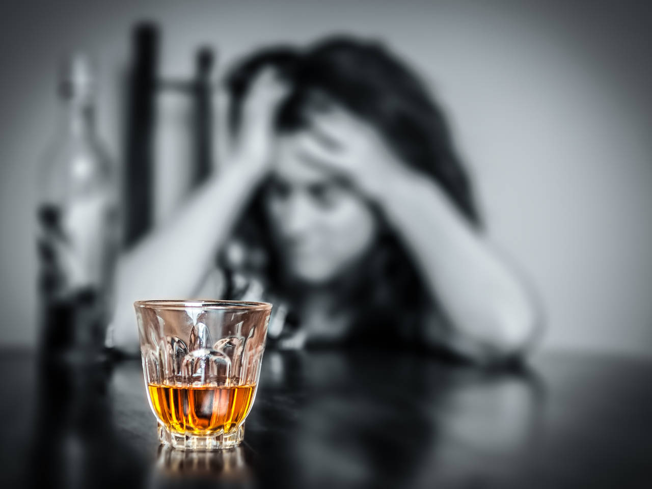 Por que misturar bebida alcoólica dá ressaca? Saiba o motivo!